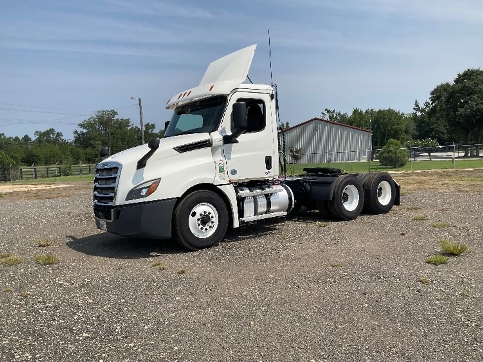 Day Cab Tractor-Heavy Duty Tractors-Freightliner-2020-T12664ST-Albany-GA-458,011\n\t\tmiles-$ 46,000 - Image 1