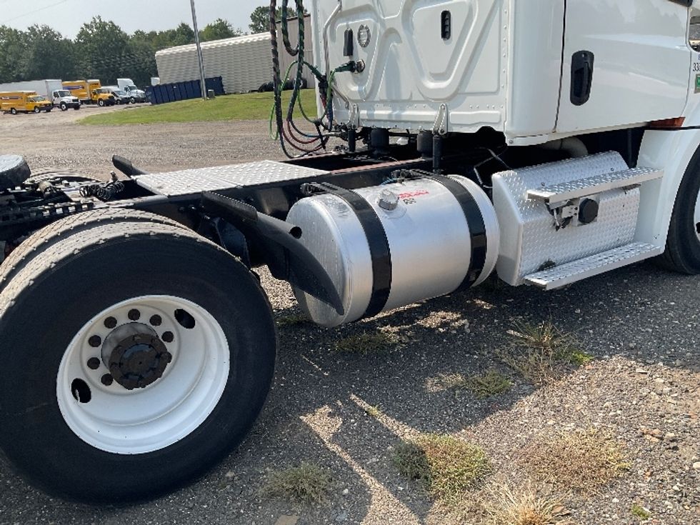 Day Cab Tractor-Heavy Duty Tractors-Freightliner-2020-T12664ST-Albany-GA-458,011\n\t\tmiles-$ 46,000 - Image 16