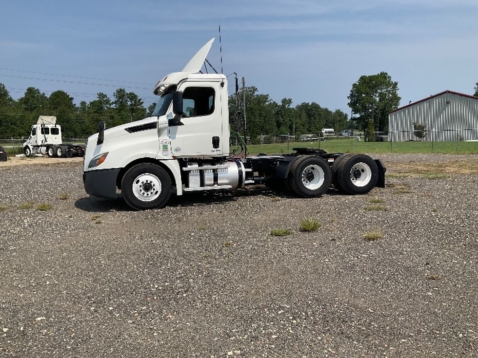 Day Cab Tractor-Heavy Duty Tractors-Freightliner-2020-T12664ST-Albany-GA-458,011\n\t\tmiles-$ 46,000 - Image 3