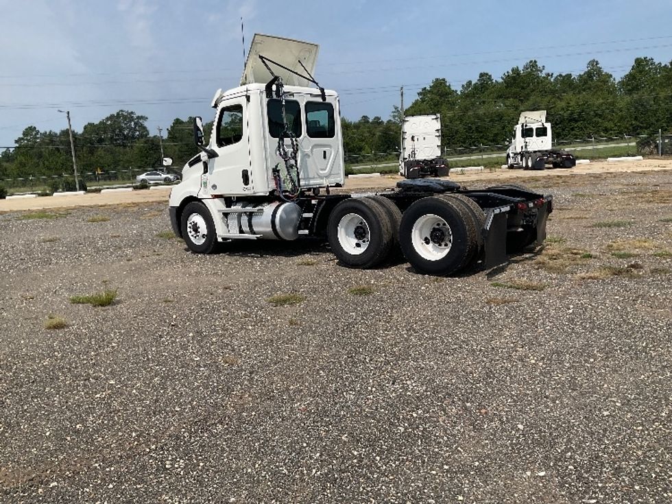 Day Cab Tractor-Heavy Duty Tractors-Freightliner-2020-T12664ST-Albany-GA-458,011\n\t\tmiles-$ 46,000 - Image 4