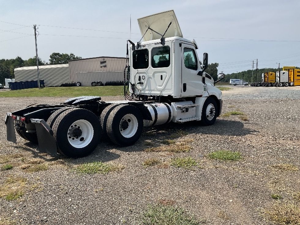 Day Cab Tractor-Heavy Duty Tractors-Freightliner-2020-T12664ST-Albany-GA-458,011\n\t\tmiles-$ 46,000 - Image 6