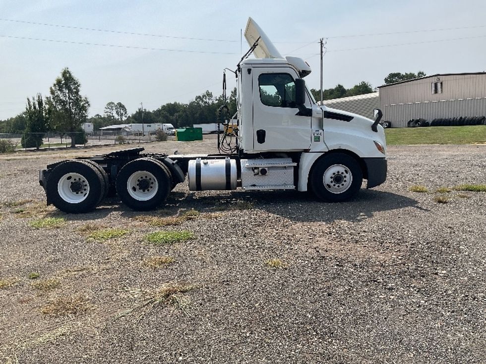 Day Cab Tractor-Heavy Duty Tractors-Freightliner-2020-T12664ST-Albany-GA-458,011\n\t\tmiles-$ 46,000 - Image 7