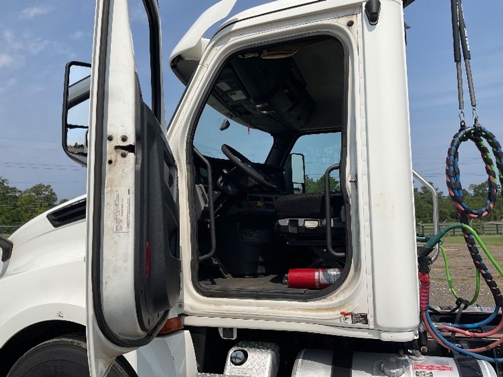 Day Cab Tractor-Heavy Duty Tractors-Freightliner-2020-T12664ST-Albany-GA-458,011\n\t\tmiles-$ 46,000 - Image 8
