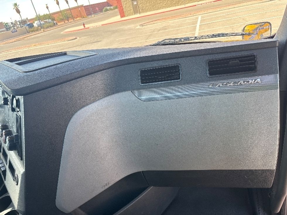 Day Cab Tractor-Heavy Duty Tractors-Freightliner-2020-T12664ST-Albuquerque-NM-383,017\n\t\tmiles-$ 49,000 - Image 13