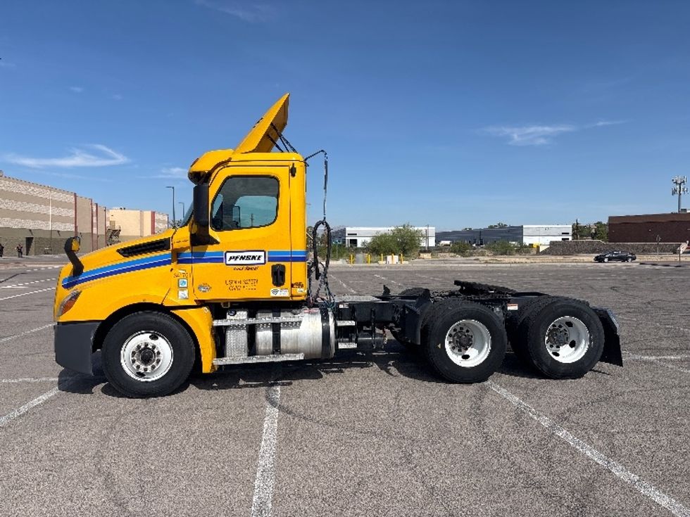 Day Cab Tractor-Heavy Duty Tractors-Freightliner-2020-T12664ST-Albuquerque-NM-383,017\n\t\tmiles-$ 49,000 - Image 4