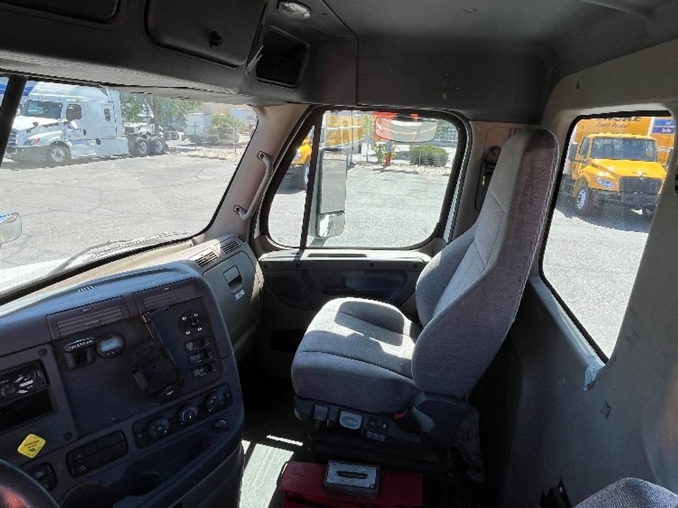 Day Cab Tractor-Heavy Duty Tractors-Freightliner-2020-T12664ST-Albuquerque-NM-902,426\n\t\tmiles-$ 24,750 - Image 10