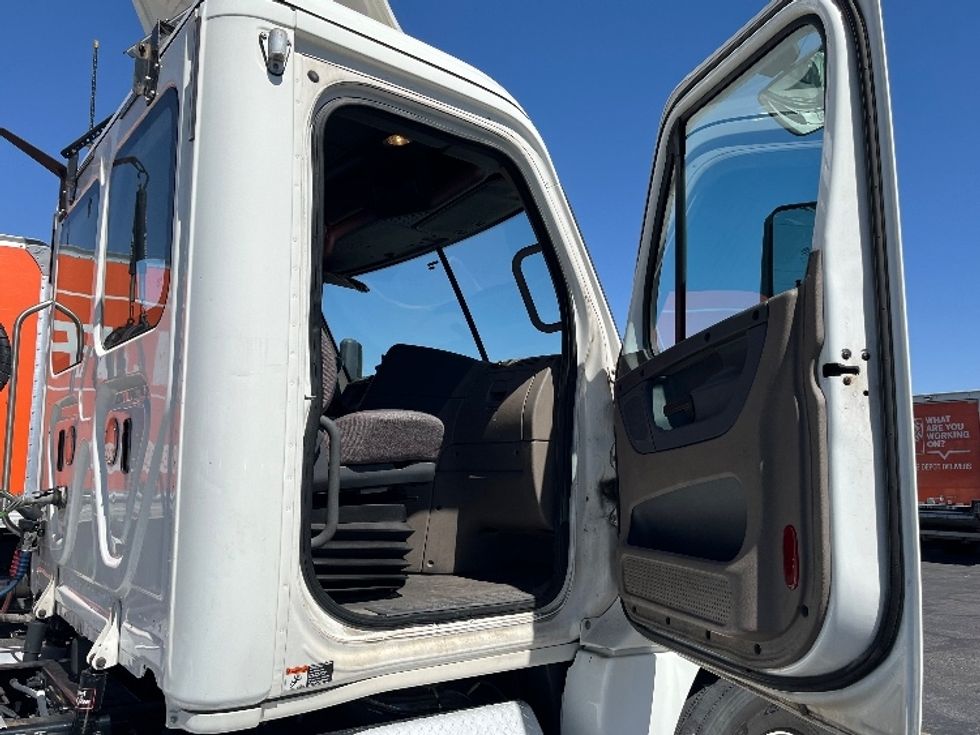 Day Cab Tractor-Heavy Duty Tractors-Freightliner-2020-T12664ST-Albuquerque-NM-902,426\n\t\tmiles-$ 24,750 - Image 12