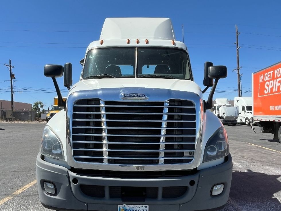Day Cab Tractor-Heavy Duty Tractors-Freightliner-2020-T12664ST-Albuquerque-NM-902,426\n\t\tmiles-$ 24,750 - Image 2