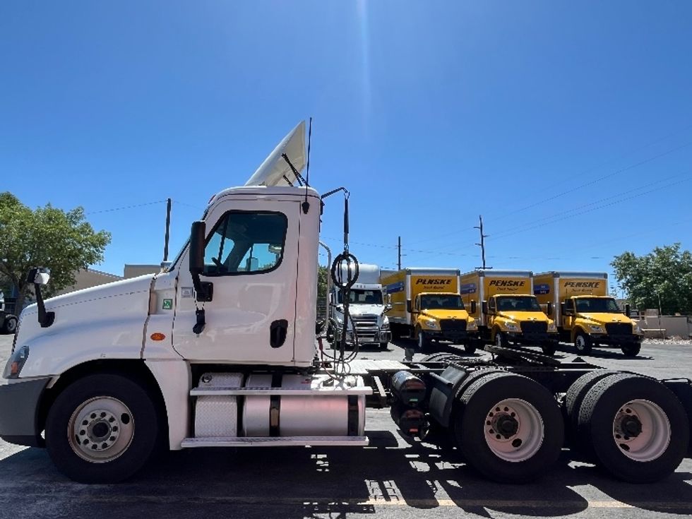 Day Cab Tractor-Heavy Duty Tractors-Freightliner-2020-T12664ST-Albuquerque-NM-902,426\n\t\tmiles-$ 24,750 - Image 4