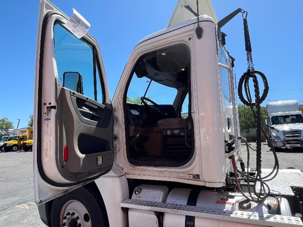 Day Cab Tractor-Heavy Duty Tractors-Freightliner-2020-T12664ST-Albuquerque-NM-902,426\n\t\tmiles-$ 24,750 - Image 9