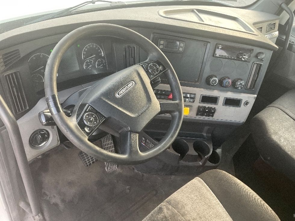 Day Cab Tractor-Heavy Duty Tractors-Freightliner-2020-T12664ST-Allen Park-MI-418,340\n\t\tmiles-$ 47,250 - Image 10