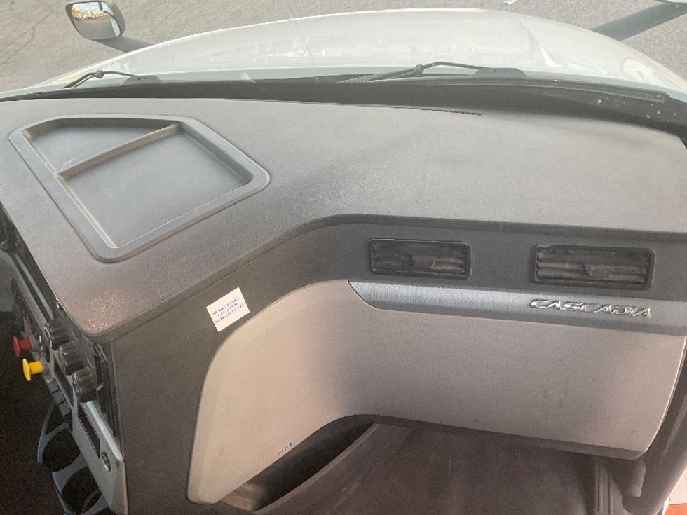 Day Cab Tractor-Heavy Duty Tractors-Freightliner-2020-T12664ST-Allen Park-MI-418,340\n\t\tmiles-$ 47,250 - Image 13