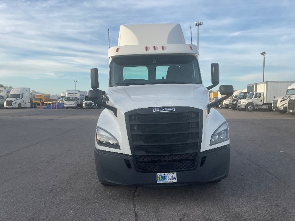 Day Cab Tractor-Heavy Duty Tractors-Freightliner-2020-T12664ST-Allen Park-MI-418,340\n\t\tmiles-$ 47,250 - Image 2