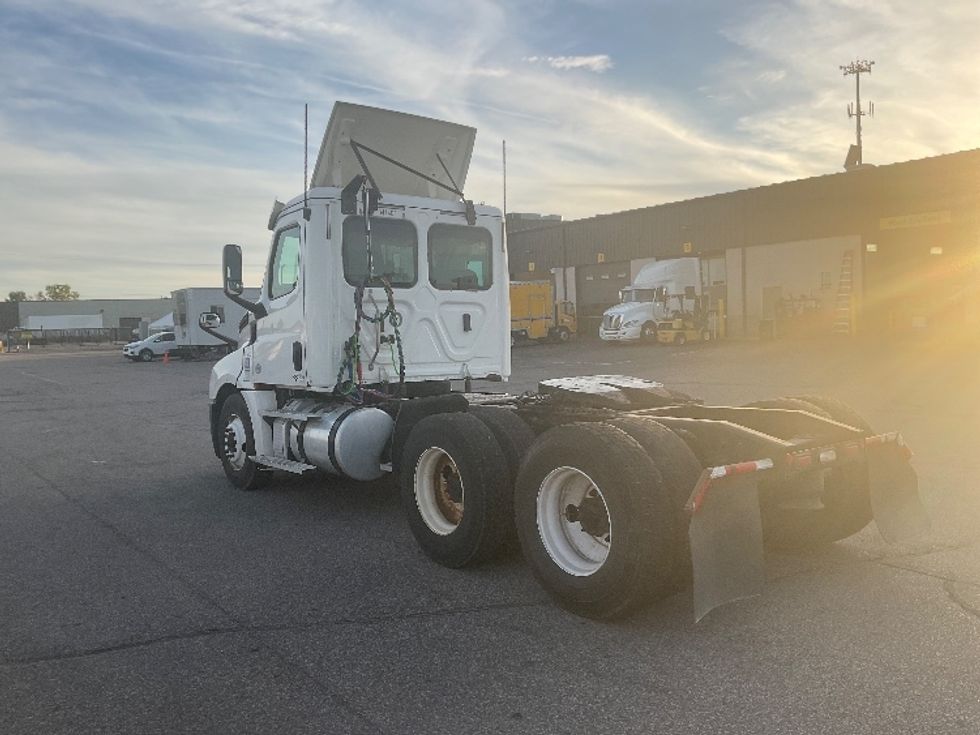 Day Cab Tractor-Heavy Duty Tractors-Freightliner-2020-T12664ST-Allen Park-MI-418,340\n\t\tmiles-$ 47,250 - Image 5