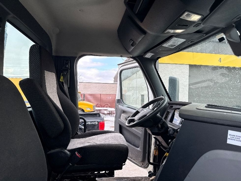 Day Cab Tractor-Heavy Duty Tractors-Freightliner-2020-T12664ST-Allen Park-MI-569,825\n\t\tmiles-$ 34,500 - Image 14