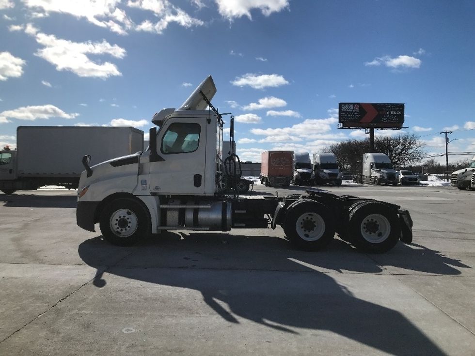 Day Cab Tractor-Heavy Duty Tractors-Freightliner-2020-T12664ST-Allen Park-MI-569,825\n\t\tmiles-$ 34,500 - Image 4