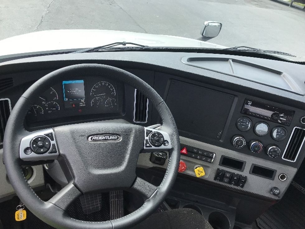 Day Cab Tractor-Heavy Duty Tractors-Freightliner-2020-T12664ST-Allentown-PA-249,309\n\t\tmiles-$ 59,000 - Image 11