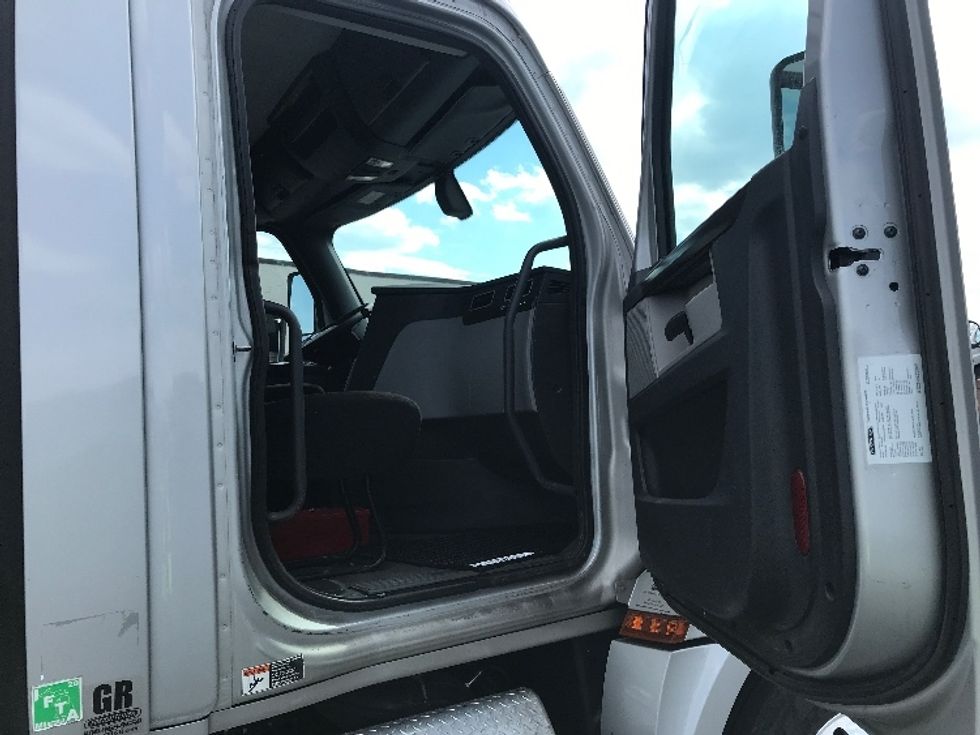 Day Cab Tractor-Heavy Duty Tractors-Freightliner-2020-T12664ST-Allentown-PA-249,309\n\t\tmiles-$ 59,000 - Image 12