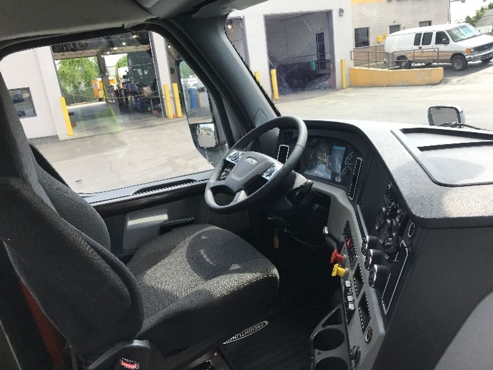 Day Cab Tractor-Heavy Duty Tractors-Freightliner-2020-T12664ST-Allentown-PA-249,309\n\t\tmiles-$ 59,000 - Image 14
