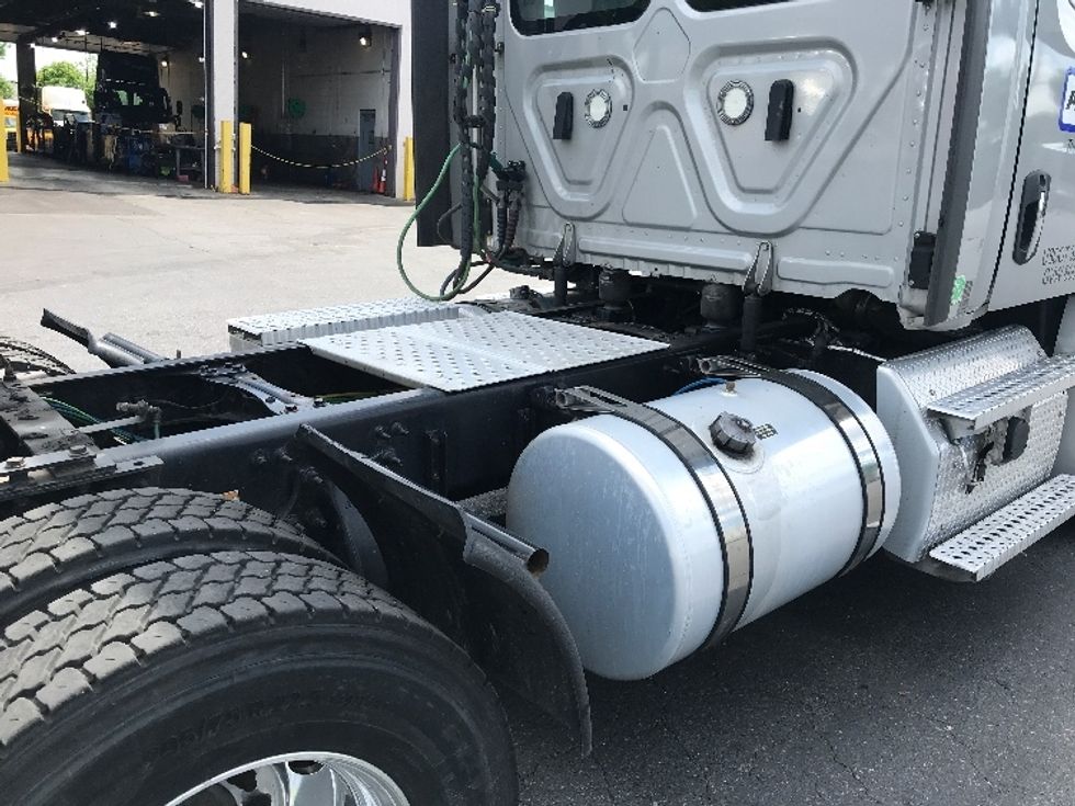 Day Cab Tractor-Heavy Duty Tractors-Freightliner-2020-T12664ST-Allentown-PA-249,309\n\t\tmiles-$ 59,000 - Image 17