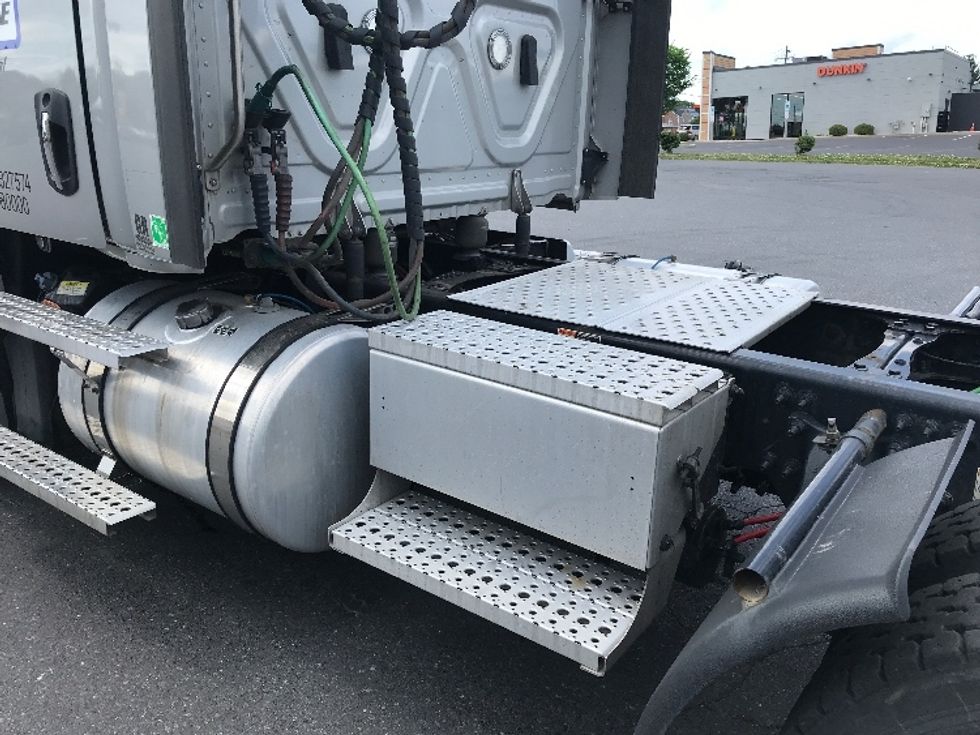 Day Cab Tractor-Heavy Duty Tractors-Freightliner-2020-T12664ST-Allentown-PA-249,309\n\t\tmiles-$ 59,000 - Image 18