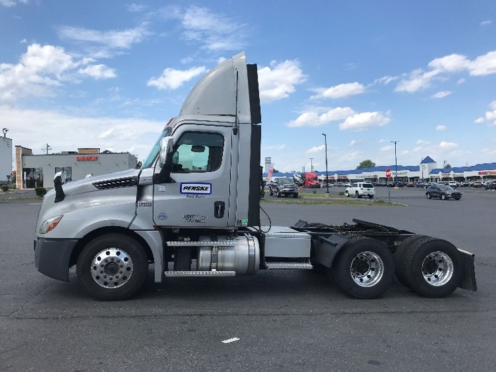 Day Cab Tractor-Heavy Duty Tractors-Freightliner-2020-T12664ST-Allentown-PA-249,309\n\t\tmiles-$ 59,000 - Image 4