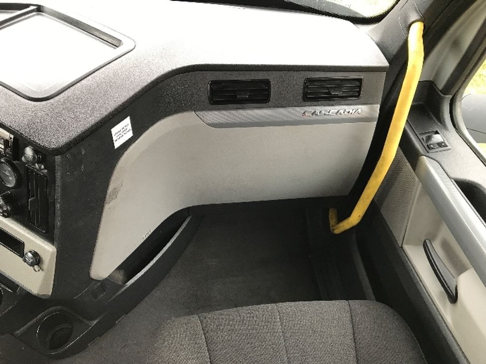 Day Cab Tractor-Heavy Duty Tractors-Freightliner-2020-T12664ST-Allentown-PA-356,630\n\t\tmiles-$ 47,500 - Image 13