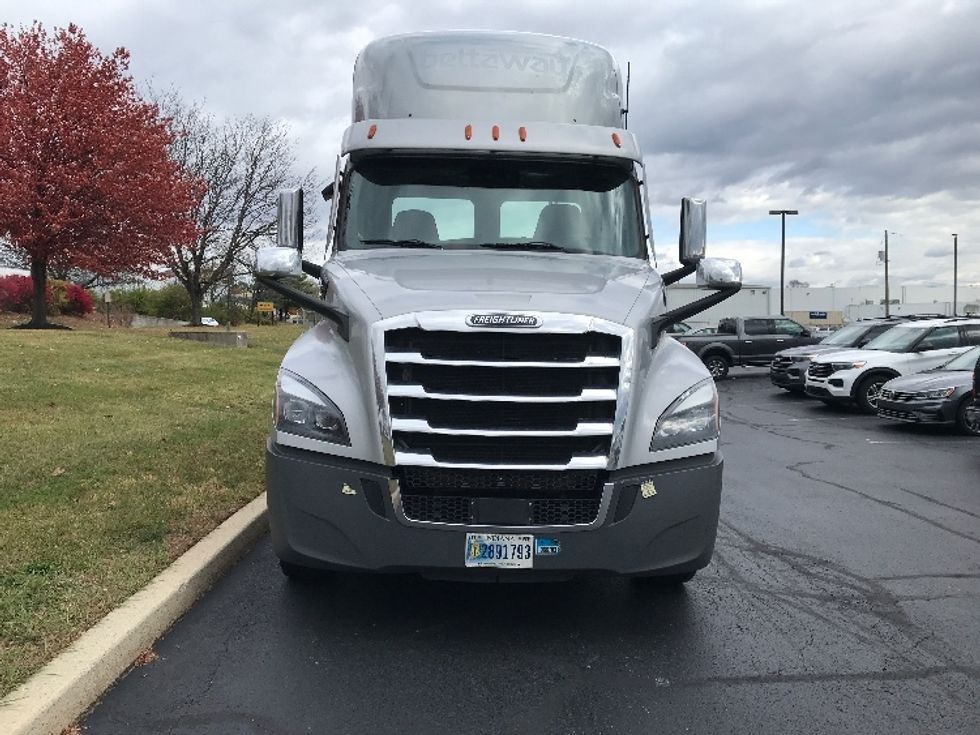 Day Cab Tractor-Heavy Duty Tractors-Freightliner-2020-T12664ST-Allentown-PA-356,630\n\t\tmiles-$ 47,500 - Image 2