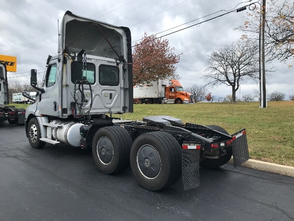 Day Cab Tractor-Heavy Duty Tractors-Freightliner-2020-T12664ST-Allentown-PA-356,630\n\t\tmiles-$ 47,500 - Image 5