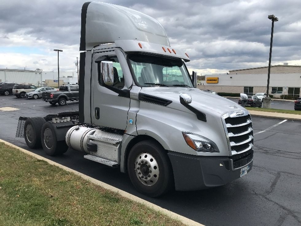 Day Cab Tractor-Heavy Duty Tractors-Freightliner-2020-T12664ST-Allentown-PA-366,546\n\t\tmiles-$ 48,500 - Image 1