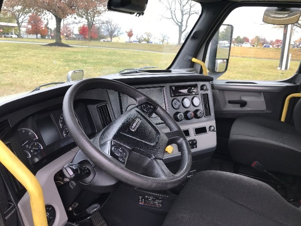 Day Cab Tractor-Heavy Duty Tractors-Freightliner-2020-T12664ST-Allentown-PA-366,546\n\t\tmiles-$ 48,500 - Image 10