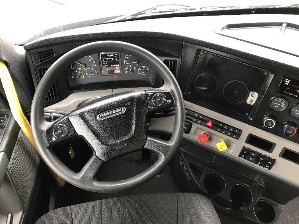 Day Cab Tractor-Heavy Duty Tractors-Freightliner-2020-T12664ST-Allentown-PA-366,546\n\t\tmiles-$ 48,500 - Image 11