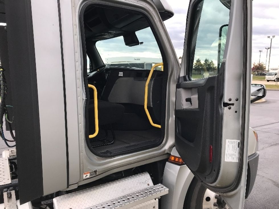 Day Cab Tractor-Heavy Duty Tractors-Freightliner-2020-T12664ST-Allentown-PA-366,546\n\t\tmiles-$ 48,500 - Image 12