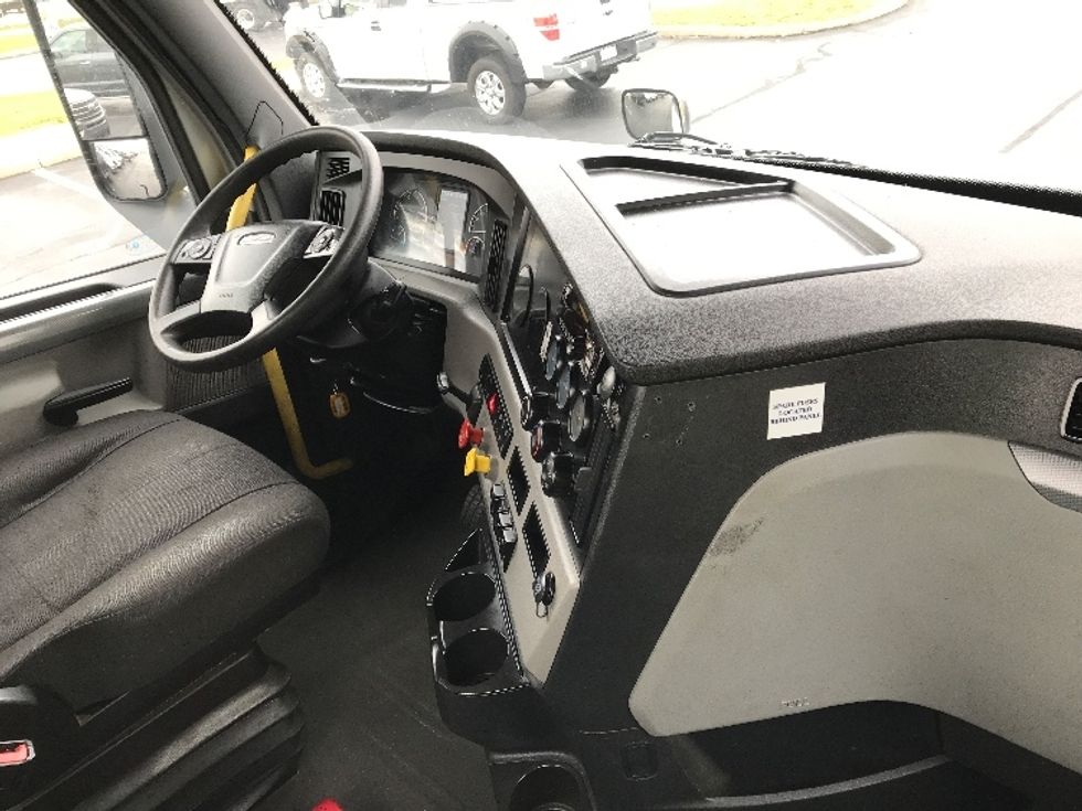 Day Cab Tractor-Heavy Duty Tractors-Freightliner-2020-T12664ST-Allentown-PA-366,546\n\t\tmiles-$ 48,500 - Image 14