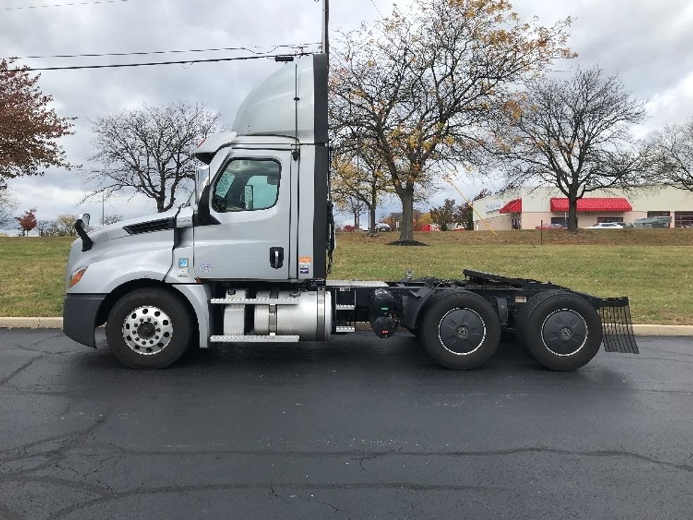Day Cab Tractor-Heavy Duty Tractors-Freightliner-2020-T12664ST-Allentown-PA-366,546\n\t\tmiles-$ 48,500 - Image 4