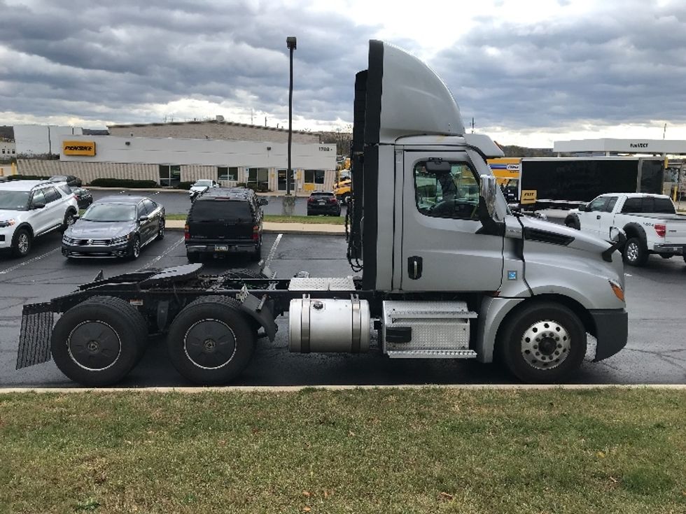 Day Cab Tractor-Heavy Duty Tractors-Freightliner-2020-T12664ST-Allentown-PA-366,546\n\t\tmiles-$ 48,500 - Image 8