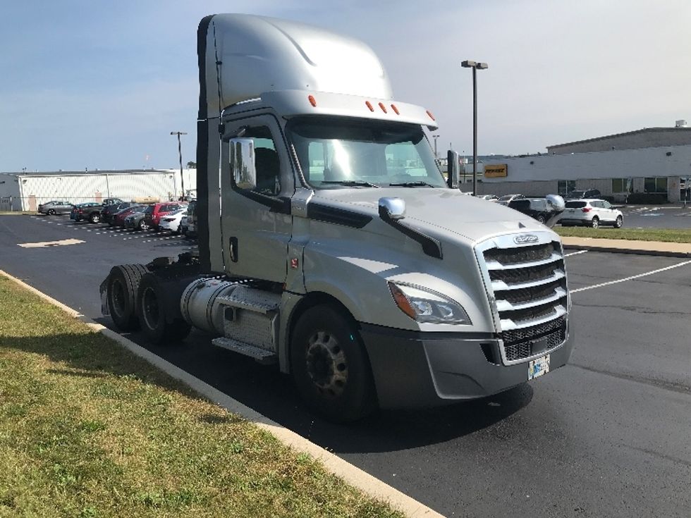 Day Cab Tractor-Heavy Duty Tractors-Freightliner-2020-T12664ST-Allentown-PA-377,948\n\t\tmiles-$ 59,500 - Image 1