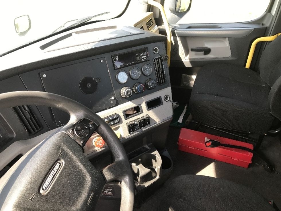 Day Cab Tractor-Heavy Duty Tractors-Freightliner-2020-T12664ST-Allentown-PA-377,948\n\t\tmiles-$ 59,500 - Image 10