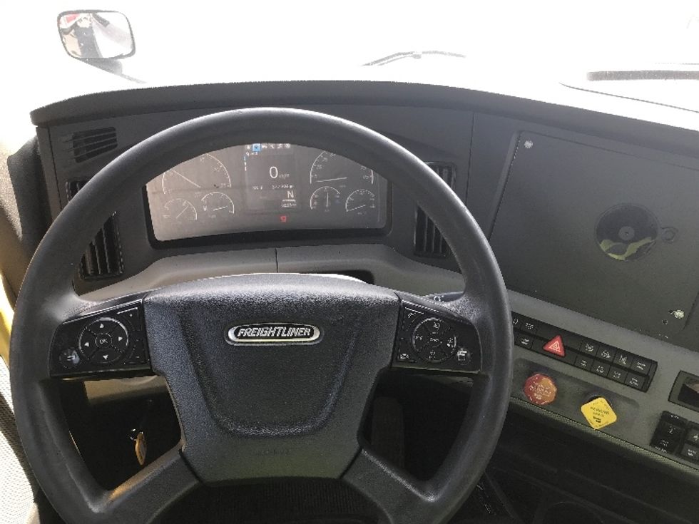 Day Cab Tractor-Heavy Duty Tractors-Freightliner-2020-T12664ST-Allentown-PA-377,948\n\t\tmiles-$ 59,500 - Image 11