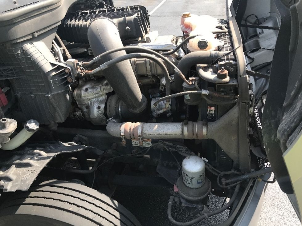 Day Cab Tractor-Heavy Duty Tractors-Freightliner-2020-T12664ST-Allentown-PA-377,948\n\t\tmiles-$ 59,500 - Image 15