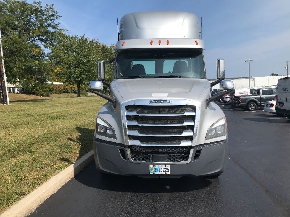Day Cab Tractor-Heavy Duty Tractors-Freightliner-2020-T12664ST-Allentown-PA-377,948\n\t\tmiles-$ 59,500 - Image 2