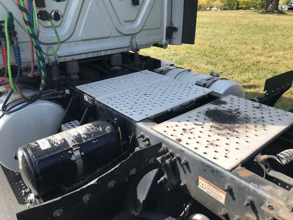 Day Cab Tractor-Heavy Duty Tractors-Freightliner-2020-T12664ST-Allentown-PA-377,948\n\t\tmiles-$ 59,500 - Image 21