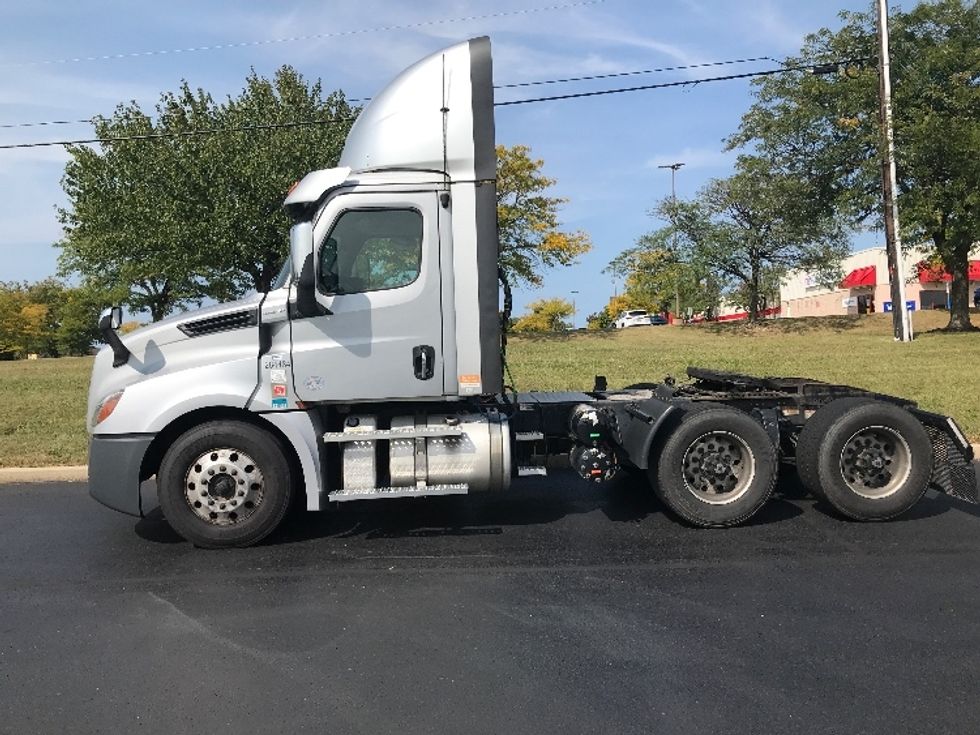Day Cab Tractor-Heavy Duty Tractors-Freightliner-2020-T12664ST-Allentown-PA-377,948\n\t\tmiles-$ 59,500 - Image 4