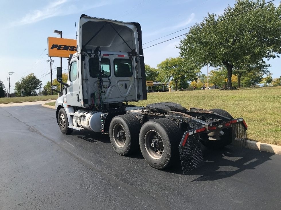 Day Cab Tractor-Heavy Duty Tractors-Freightliner-2020-T12664ST-Allentown-PA-377,948\n\t\tmiles-$ 59,500 - Image 5