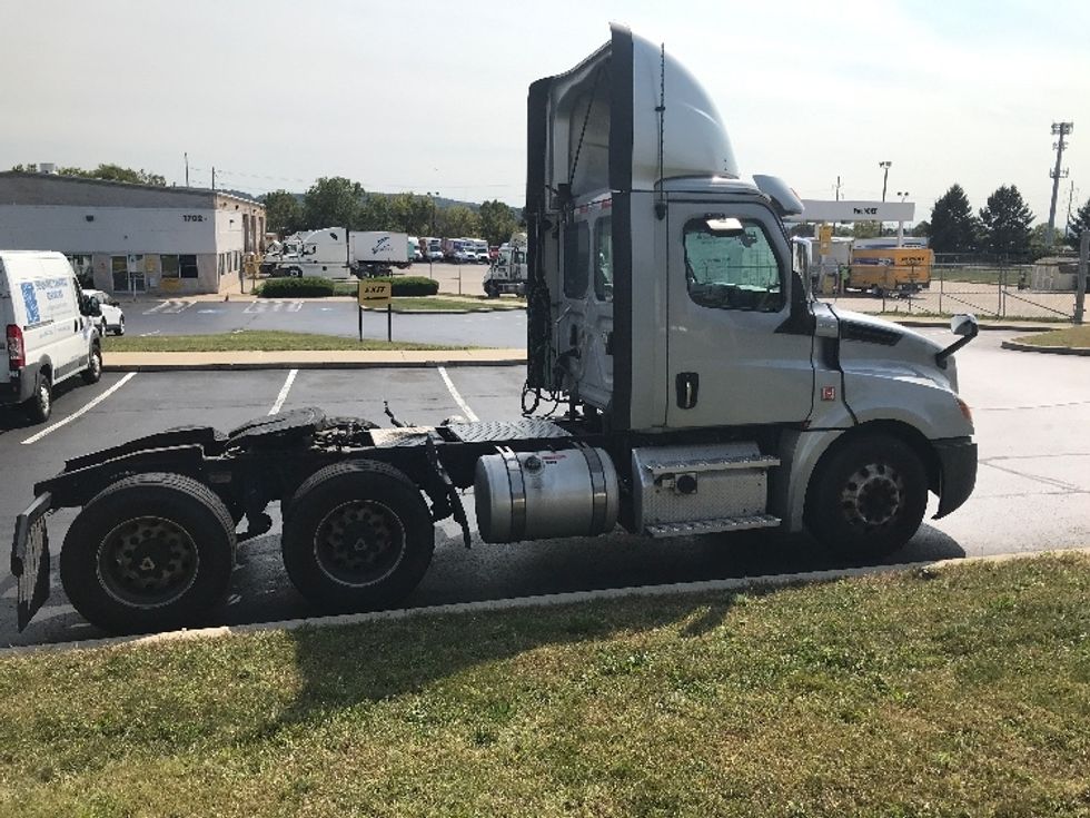 Day Cab Tractor-Heavy Duty Tractors-Freightliner-2020-T12664ST-Allentown-PA-377,948\n\t\tmiles-$ 59,500 - Image 8