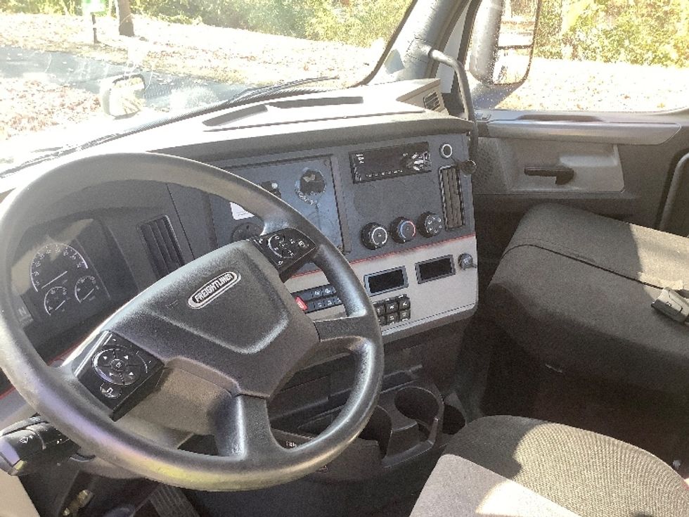 Day Cab Tractor-Heavy Duty Tractors-Freightliner-2020-T12664ST-Allentown-PA-399,060\n\t\tmiles-$ 56,000 - Image 10