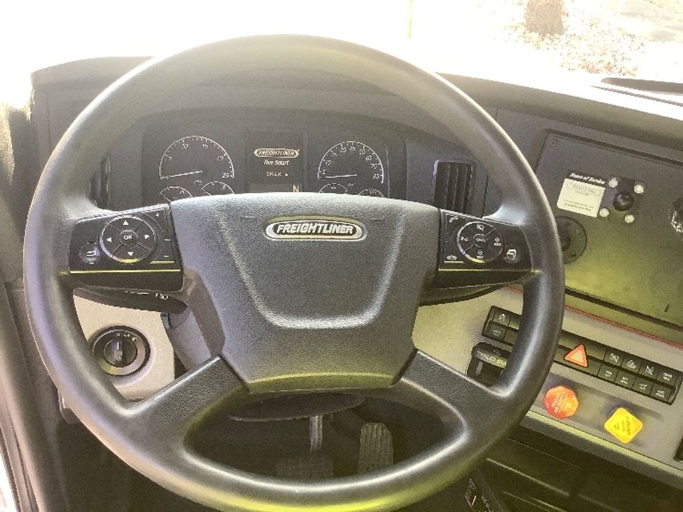 Day Cab Tractor-Heavy Duty Tractors-Freightliner-2020-T12664ST-Allentown-PA-399,060\n\t\tmiles-$ 56,000 - Image 11