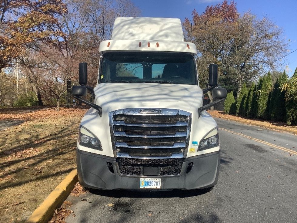Day Cab Tractor-Heavy Duty Tractors-Freightliner-2020-T12664ST-Allentown-PA-399,060\n\t\tmiles-$ 56,000 - Image 2