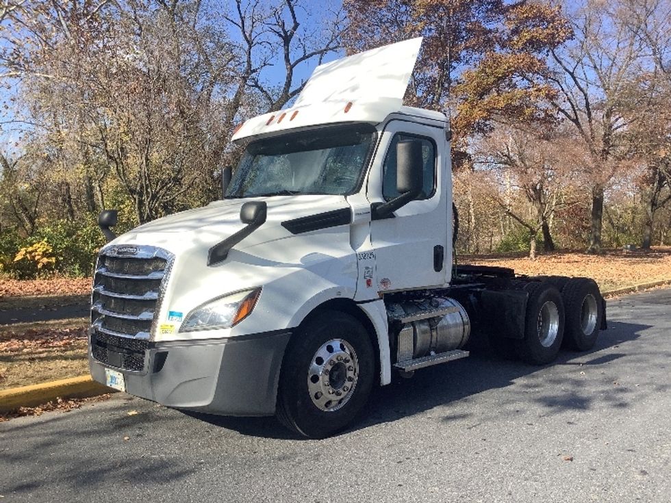 Day Cab Tractor-Heavy Duty Tractors-Freightliner-2020-T12664ST-Allentown-PA-399,060\n\t\tmiles-$ 56,000 - Image 3