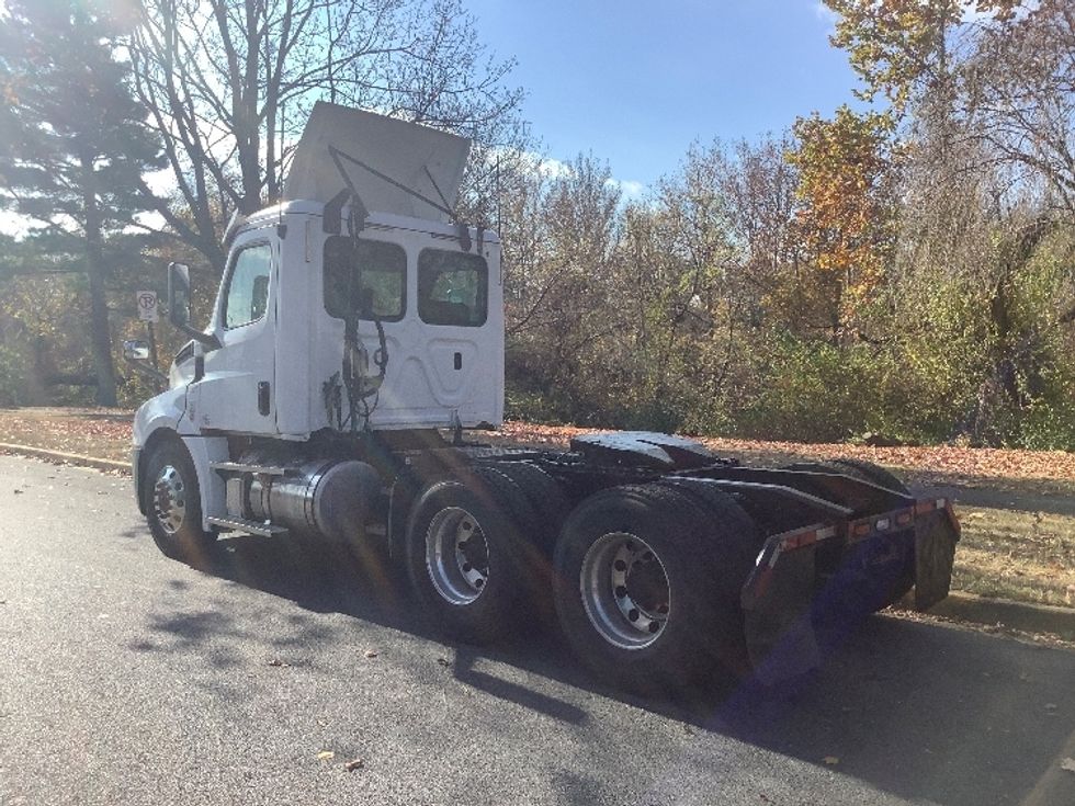 Day Cab Tractor-Heavy Duty Tractors-Freightliner-2020-T12664ST-Allentown-PA-399,060\n\t\tmiles-$ 56,000 - Image 5